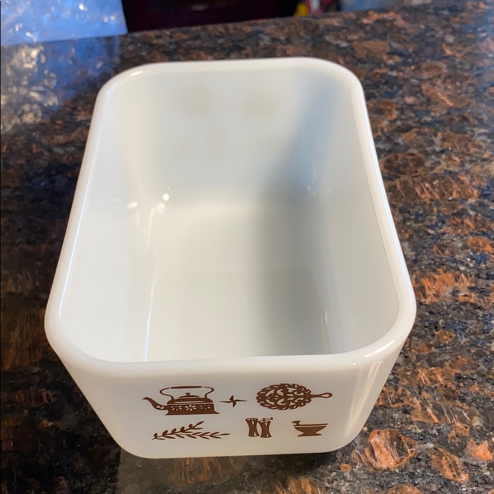 1 Pyrex Glass Americana 502 Storage Container